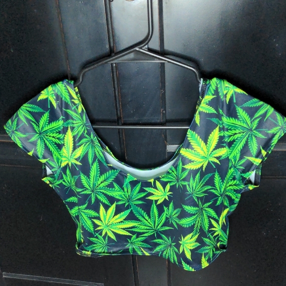 🔥🦘🇦🇺Blackmilk Green Leaf Print Crop Top. - Picture 1 of 5